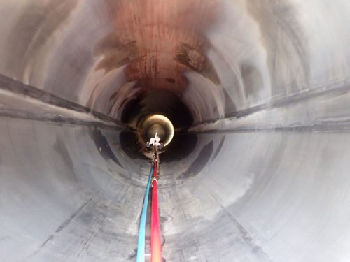 An RDVI crawler is driving down a pipe.