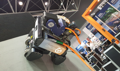 AOG expo with a vertech RDVI / RVI crawler system on display