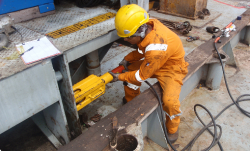 A lifting equipment inspector conducting a proof load test on a pad eye as part of an upstream drill rig lifting equipment survey.